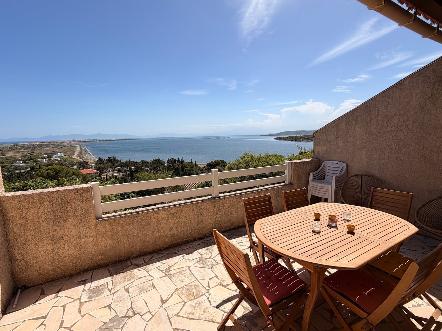 Terrasse avec vue panoramique de La Lavande à Leucate