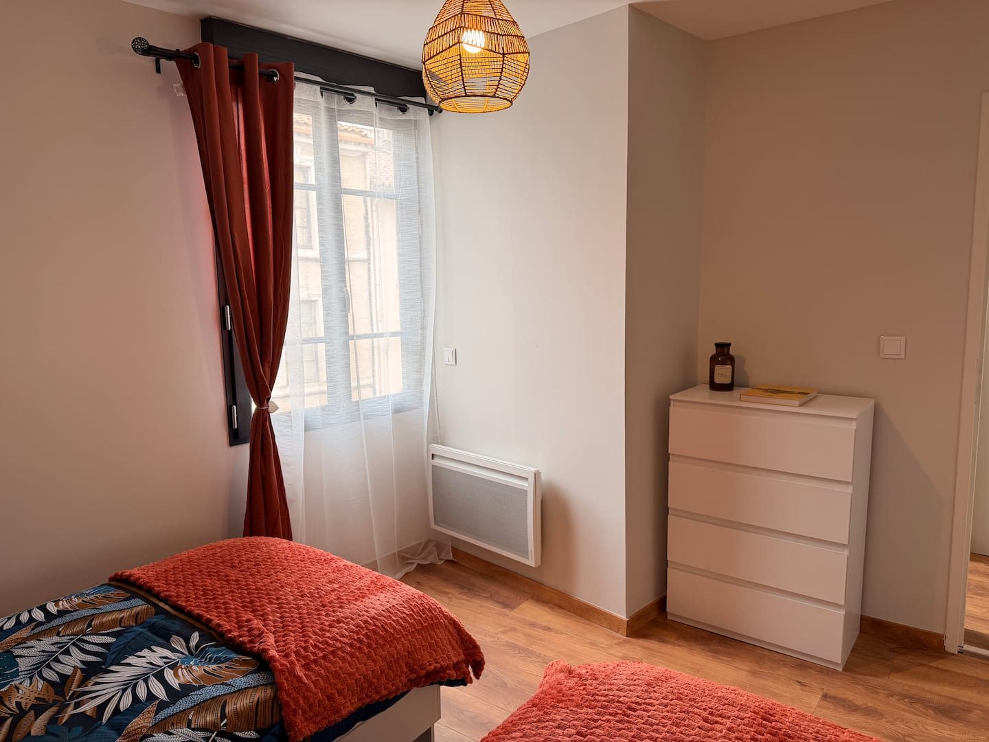 Chambre avec deux lits simples