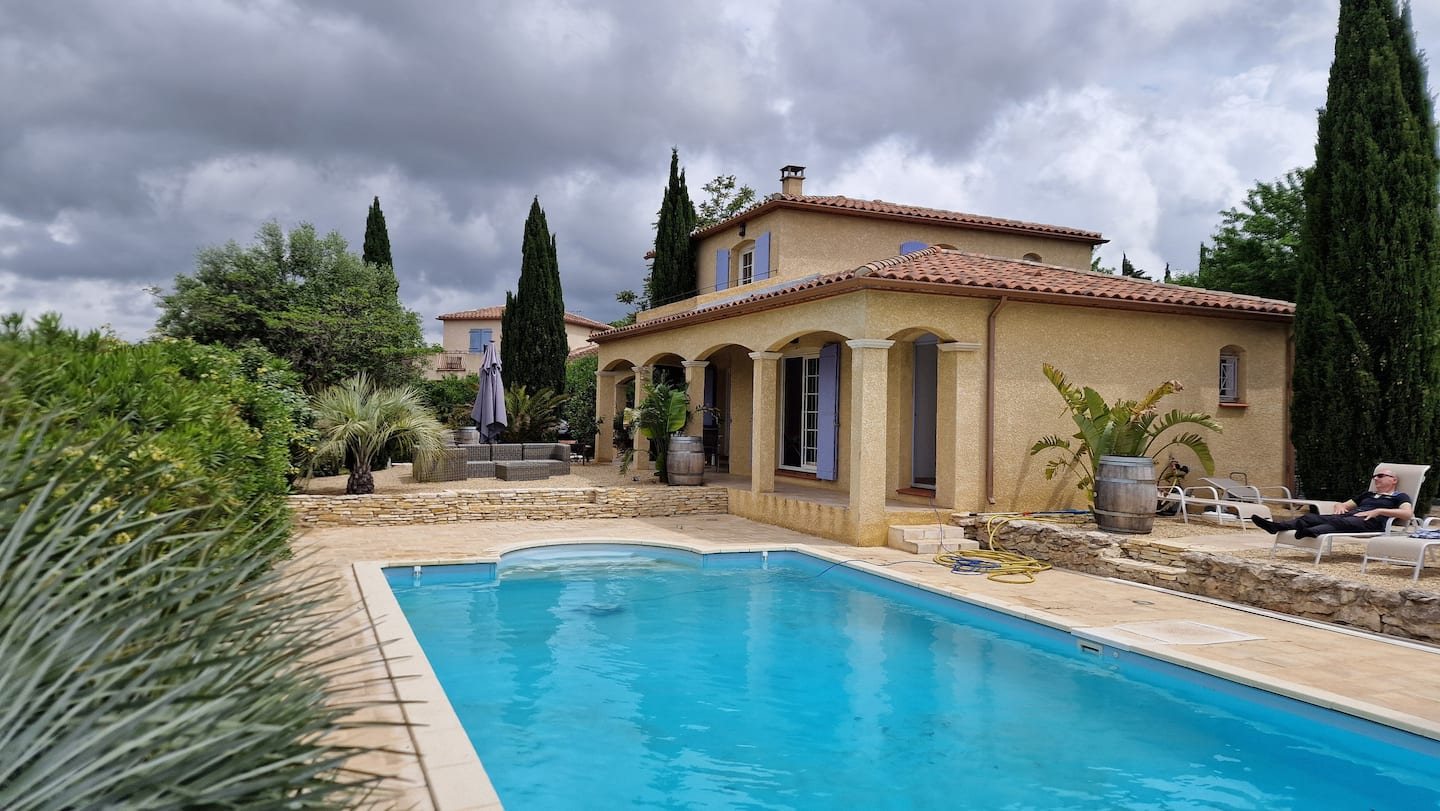 Piscine et jardin de la villa