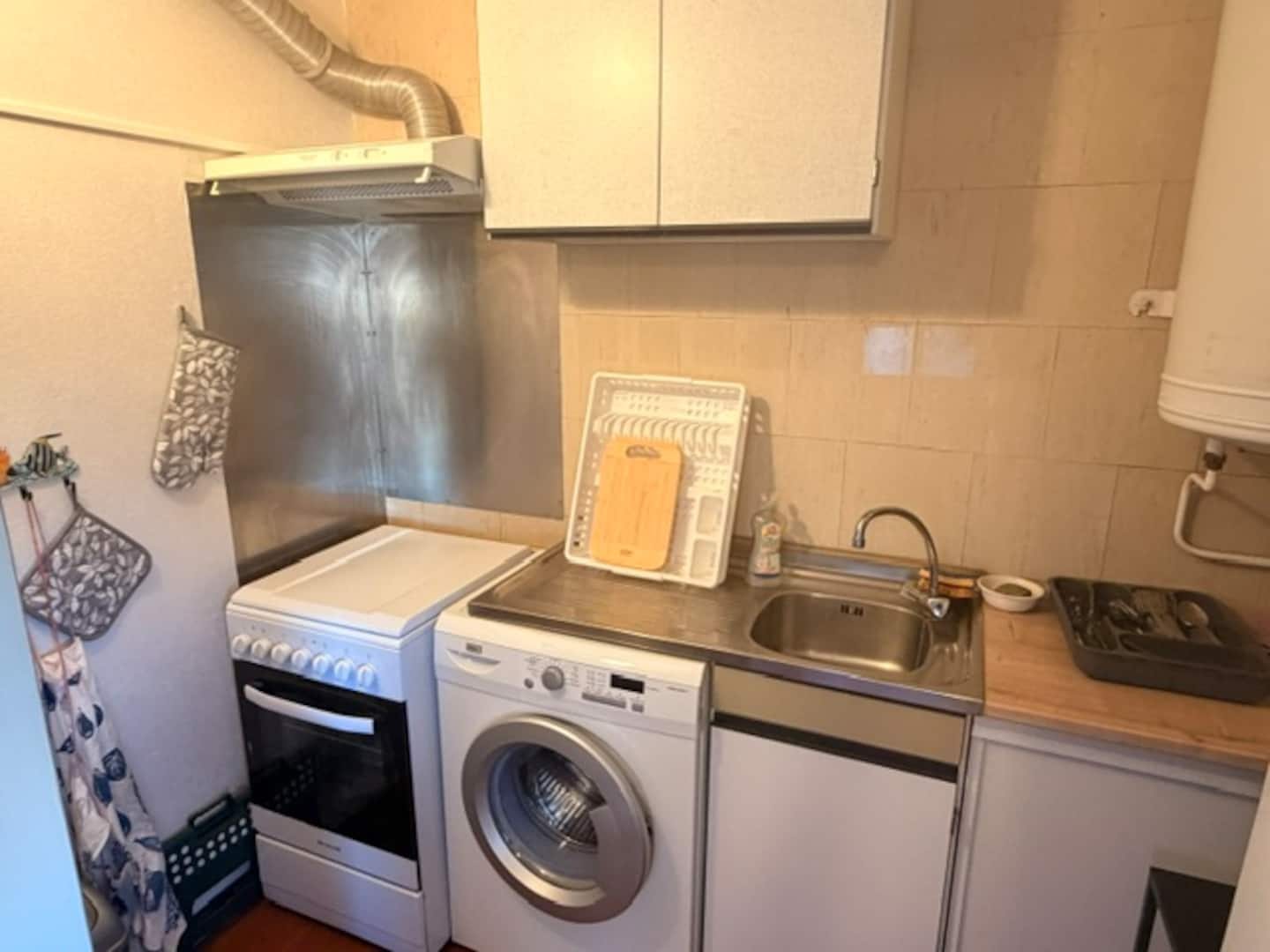 Cuisine équipée avec lave-linge